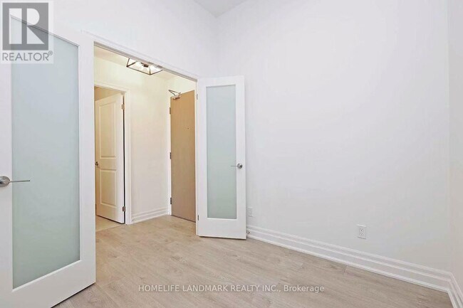 Photo du bâtiment - 8 Rouge Valley Dr W