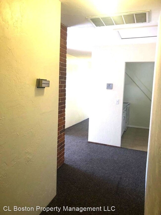 Building Photo - 926 Southbridge St