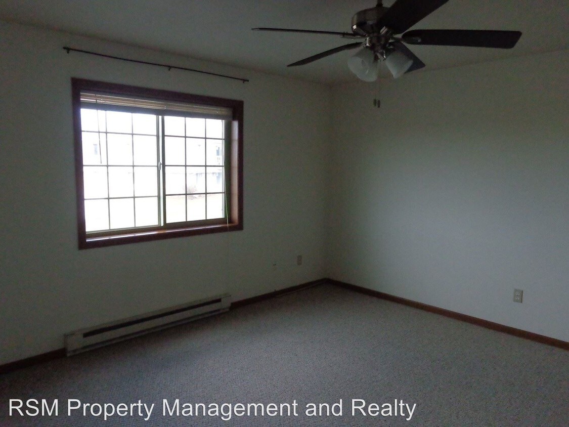 Building Photo - 323 Humar St