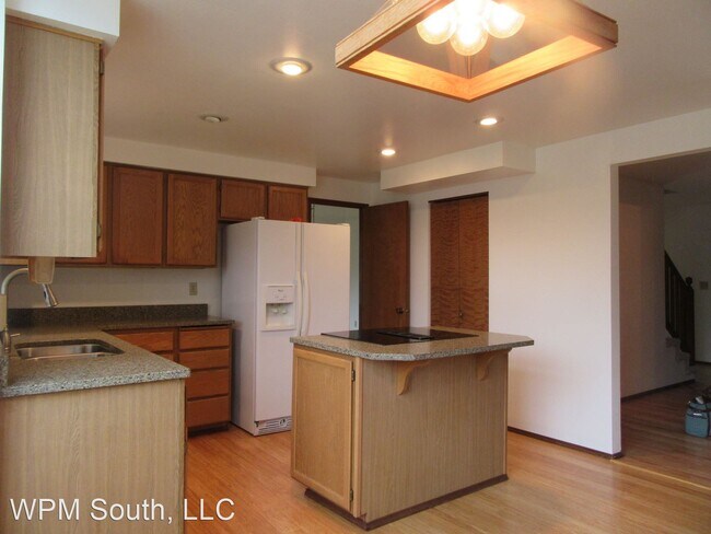 Building Photo - 3 br, 2.5 bath House - 19344 133rd Ave SE