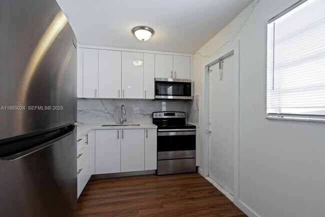 Foto del edificio - 14180 SW 84th St