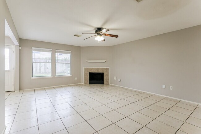 Building Photo - 11811 Sunny Stream Dr
