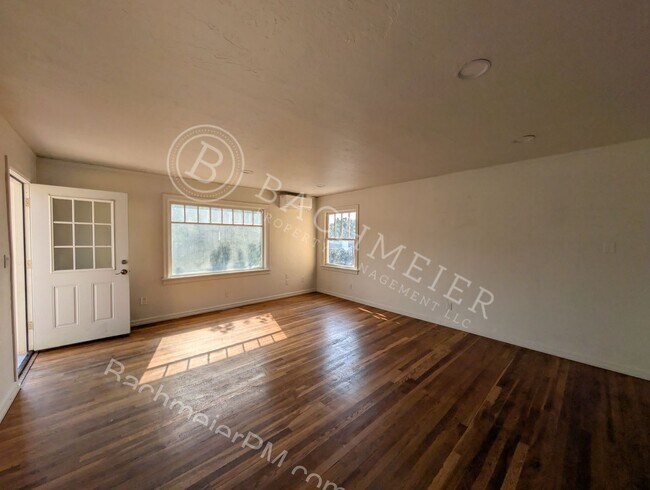 Foto del edificio - 900 NW Furnish Ave