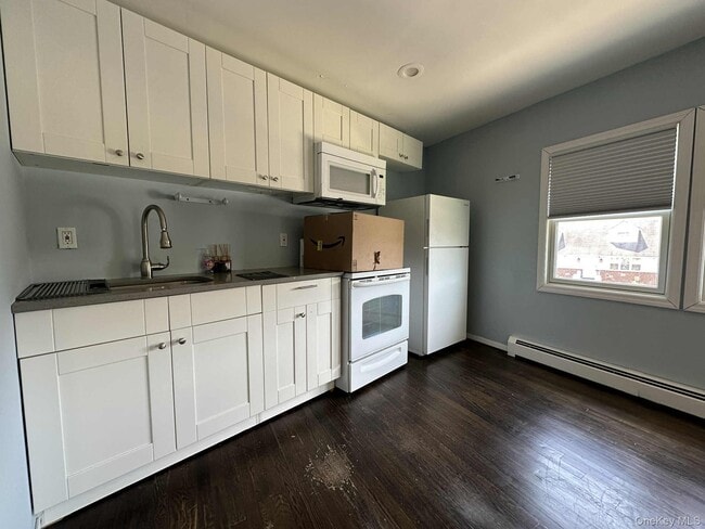 Building Photo - 287 Peters Ave