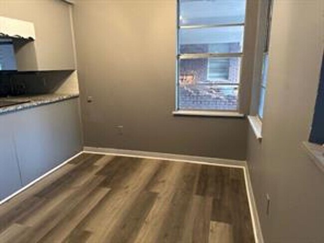 Foto del edificio - Walnut St Duplex