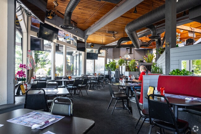 Woodlawn's City View Bar and Grill brings you amazing food.