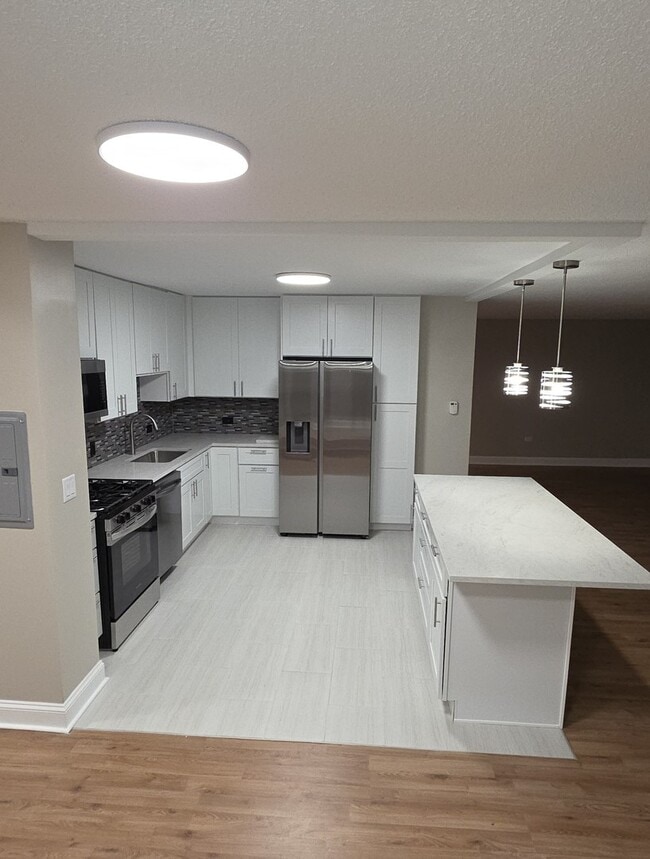 Foto del edificio - 8801 W Golf Rd