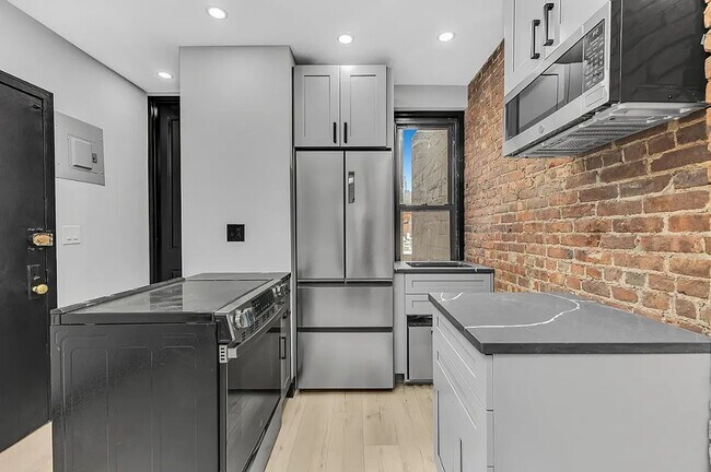 Foto del edificio - 438 W 52nd St