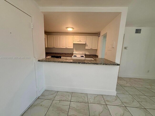 Foto del edificio - 10393 N Kendall Dr