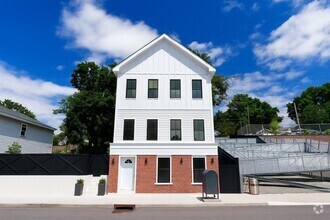 Building Photo - 328 Columbia St