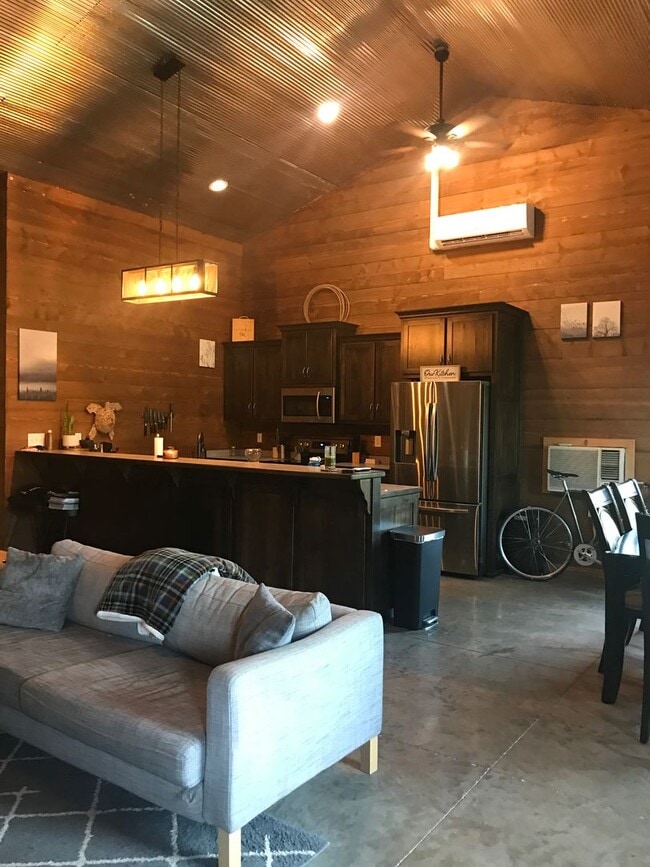 Building Photo - Barn dominium