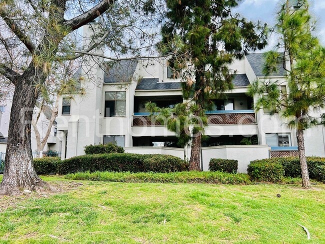 Building Photo - Mission Valley, 2204 River Run Drive #20, ...