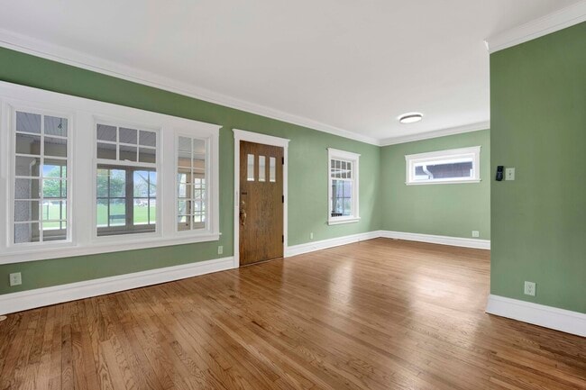 Building Photo - 636 S Euclid Ave