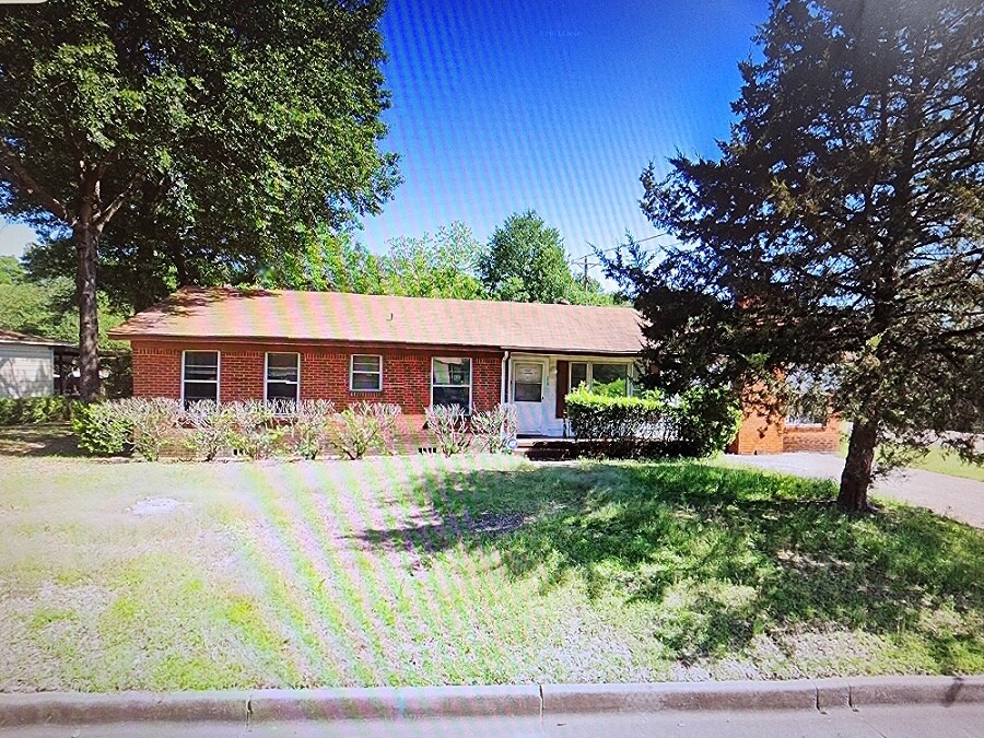 210 E Ewing St, Longview, TX 75602 House Rental in Longview, TX