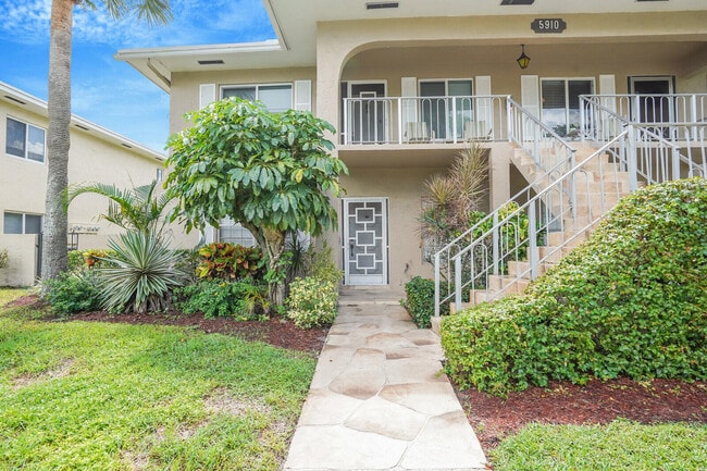Building Photo - 5910 Via Delray Blvd