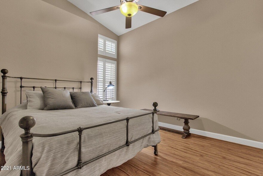 Primary Photo - 1138 E Amberwood Dr