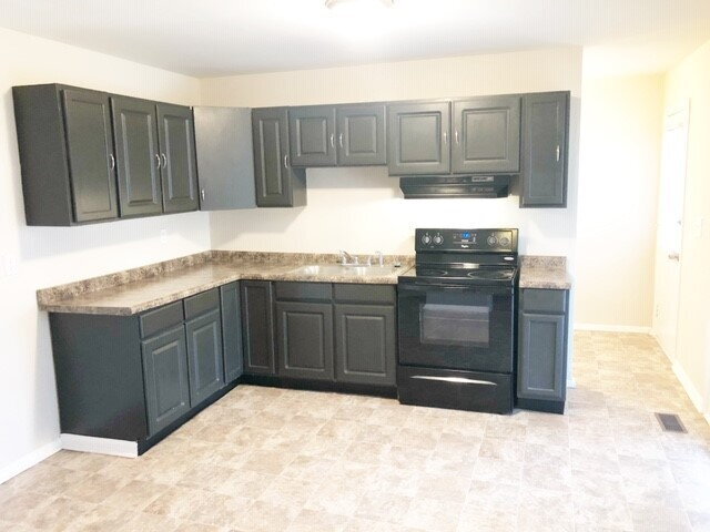 Foto del edificio - EAST - RECENTLY UPDATED 4 BEDROOM / 2 BATH HOME AVAILABLE NOW!