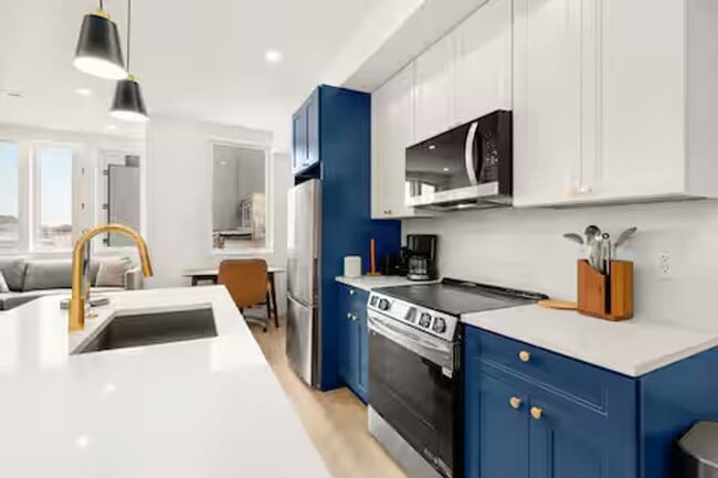 Building Photo - 1630 K St NE