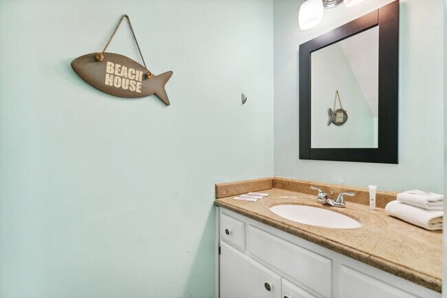 Foto del edificio - 17212 Front Beach Rd