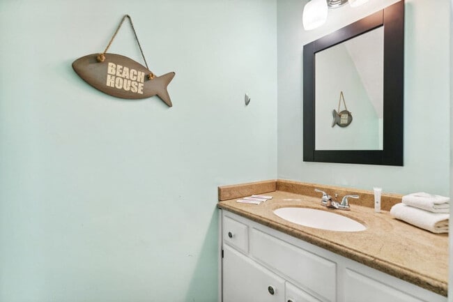 Building Photo - 17212 Front Beach Rd