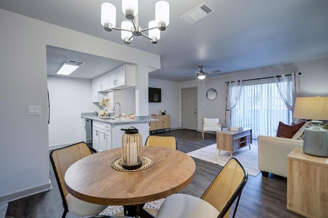 Building Photo - L'Estancia Apartment Homes