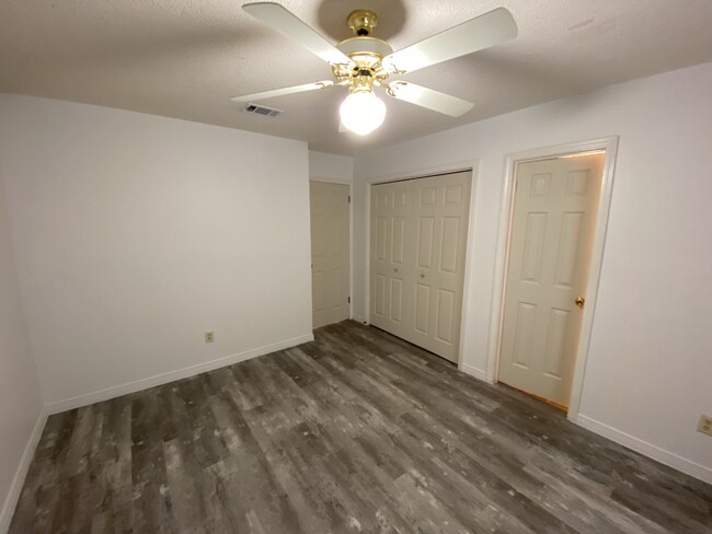 Foto del edificio - 2807 Bradford Pl NW