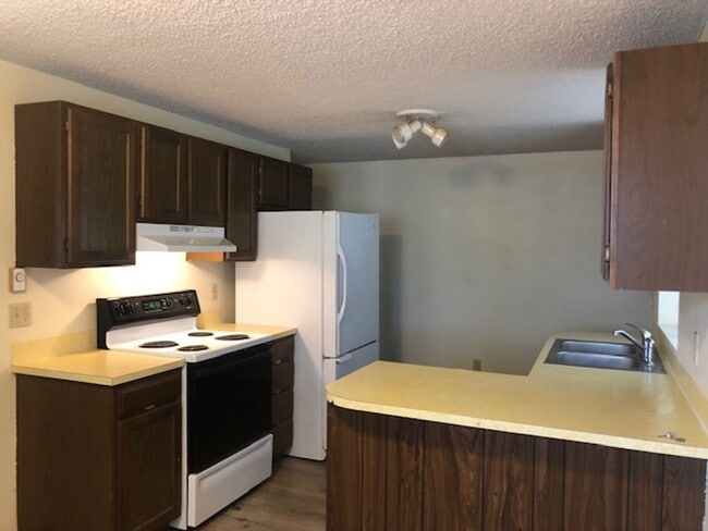 Building Photo - 405 S 19th Ave