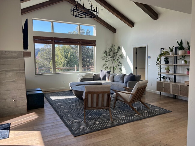 Foto del edificio - 408 Pinyon Mesa Dr