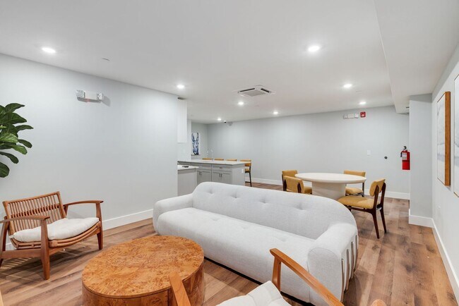 Interior Photo - The Dally