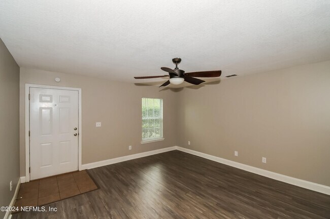 Foto del edificio - 8125 Cahoon Dr W