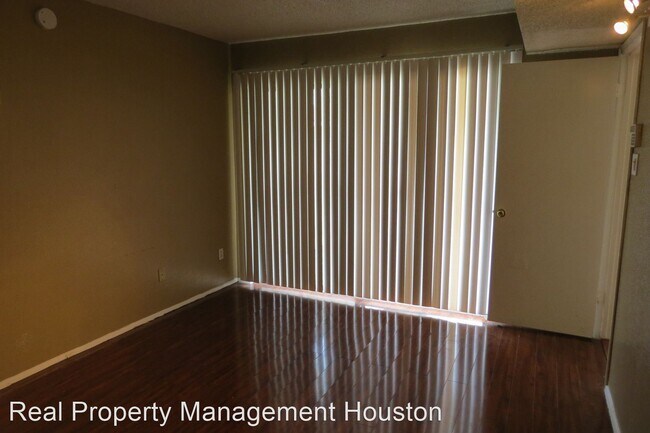 Building Photo - 6211 Ludington Dr
