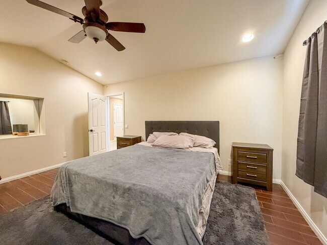 Building Photo - 3 Bedroom Home in Yucca Valley