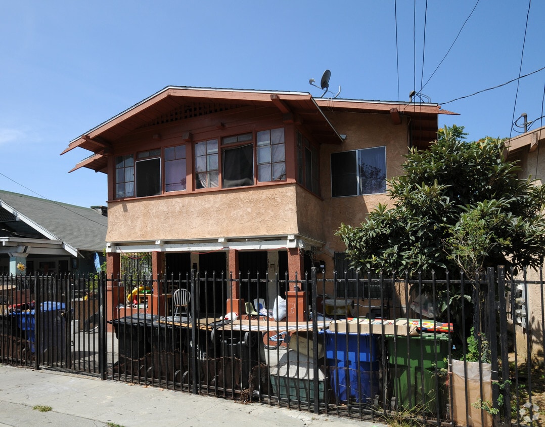 Building Photo - 173 Douglas St