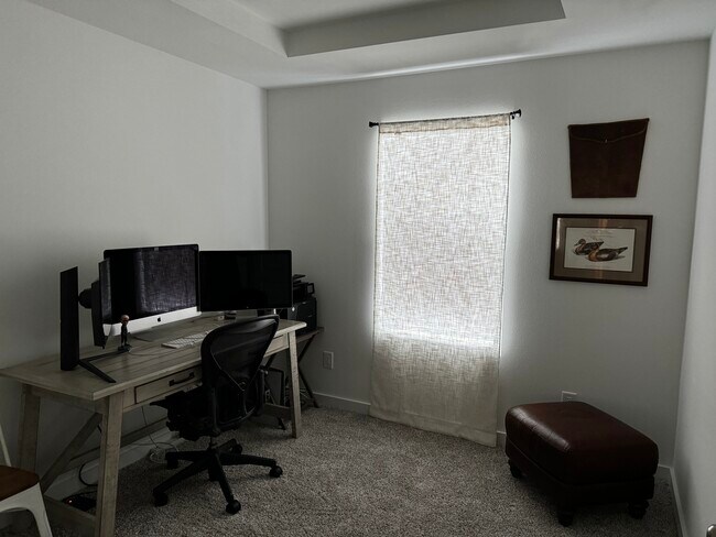 Foto del edificio - 5889 Tyndall Pl