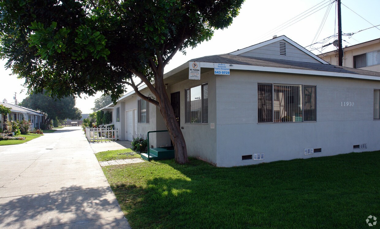 1192411930 Grevillea Ave, Hawthorne, CA 90250 Apartments in