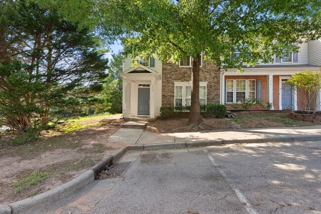 Foto del edificio - 516 Walnut Woods Dr