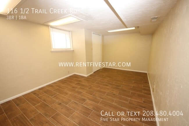 Building Photo - 116 1/2 Trail Creek Rd-