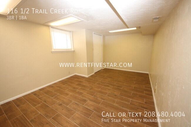 Foto del edificio - 116 1/2 Trail Creek Rd-