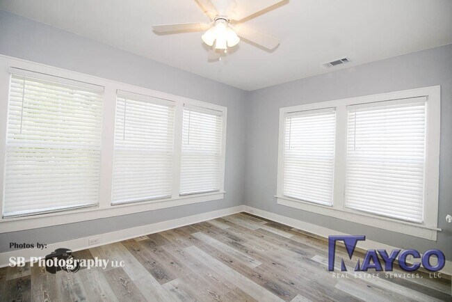 Building Photo - Beautifully remodeled 2 bedroom in Highland!