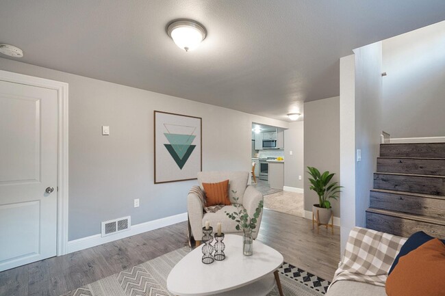 Building Photo - Chic Alberta apartment near Portland Farme...