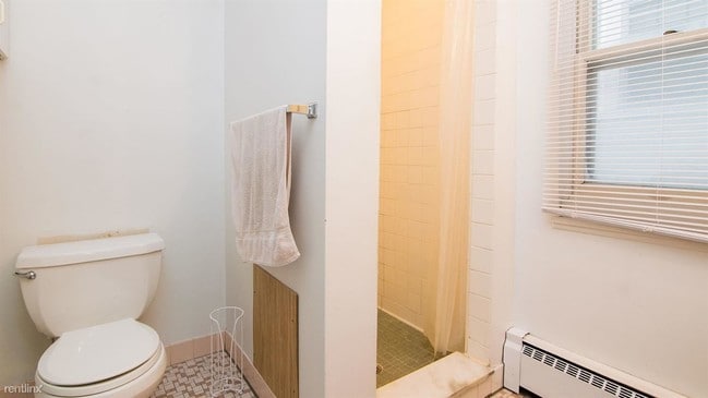 Building Photo - Studio, 1 bath House - 811 E Ann St 811 E....
