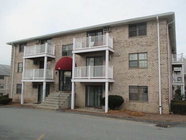 Building Photo - 20 Kenmar Dr