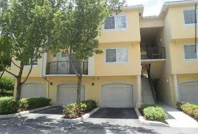 Building Photo - 500 Crestwood Ct N
