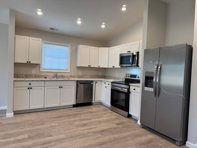 Photo - 102 Duncan Ln House