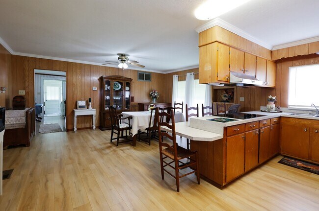 Building Photo - 7037 Lilly Rd