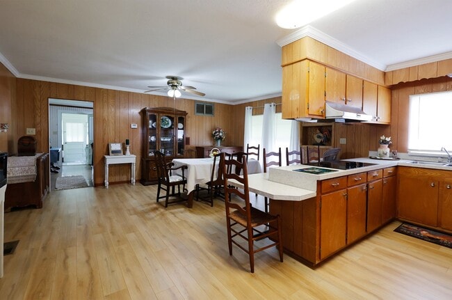 Foto del edificio - 7037 Lilly Rd