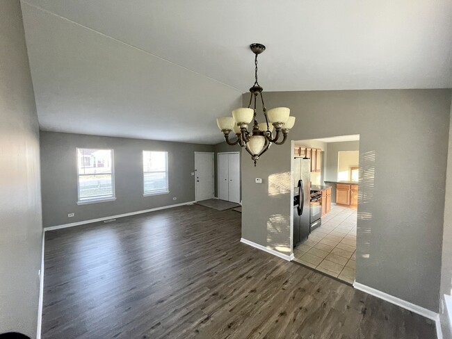 Building Photo - 3291 Andover Dr