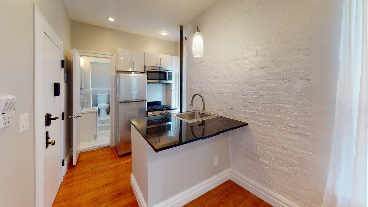 Photo - 826 9th Ave Apartment