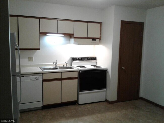 Building Photo - 208 Cloutier Dr