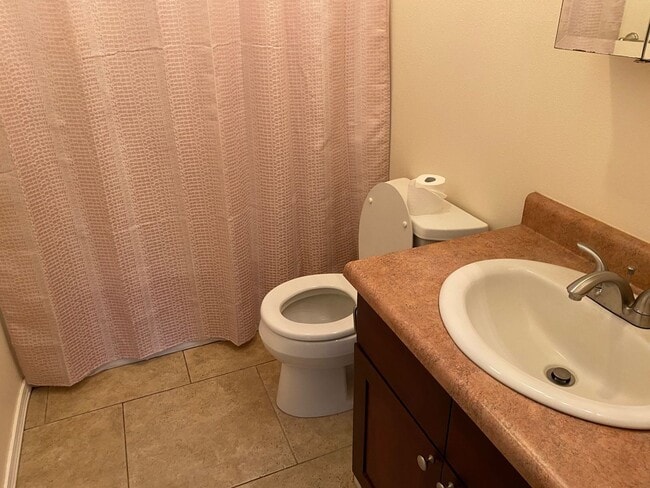 Building Photo - 3 Bedroom 2 Bath Single Family home in Lan...